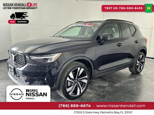 2025 Volvo XC40 B5 Plus Dark Theme