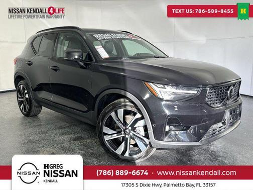 2025 Volvo XC40 B5 Plus Dark Theme