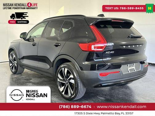 2025 Volvo XC40 B5 Plus Dark Theme