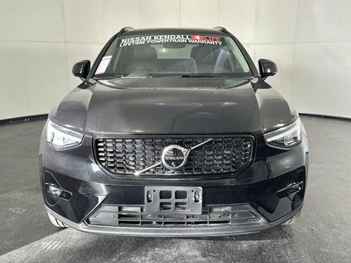 2025 Volvo XC40 B5 Plus Dark Theme