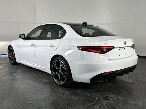 2023 Alfa Romeo Giulia Veloce RWD