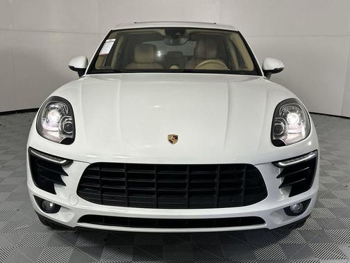 White 2017 Porsche Macan Macan