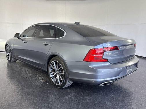 2018 Volvo S90 T6 Momentum