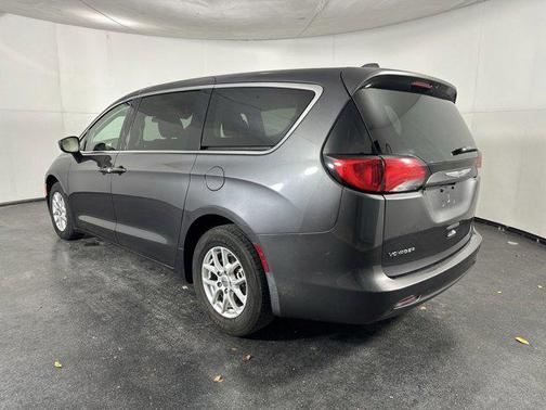 2021 Chrysler Voyager LX
