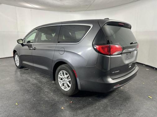 2021 Chrysler Voyager LX