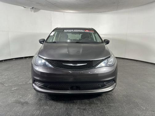 2021 Chrysler Voyager LX