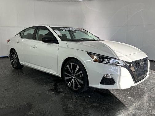 2022 Nissan Altima SR FWD