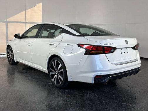 2022 Nissan Altima SR FWD