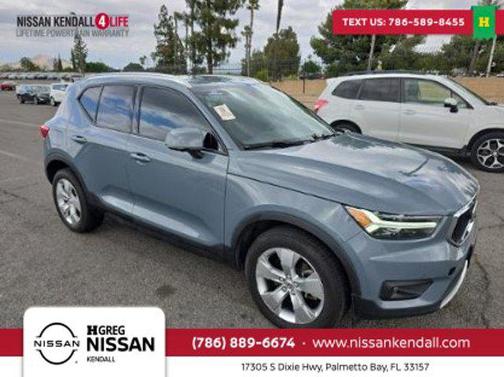 2022 Volvo XC40 T4 Momentum