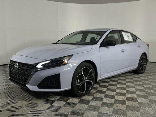 2025 Nissan Altima SR FWD