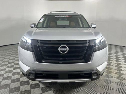 2025 Nissan Pathfinder Platinum FWD