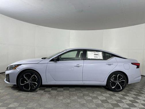 2025 Nissan Altima SR FWD
