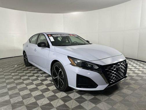 2025 Nissan Altima SR FWD
