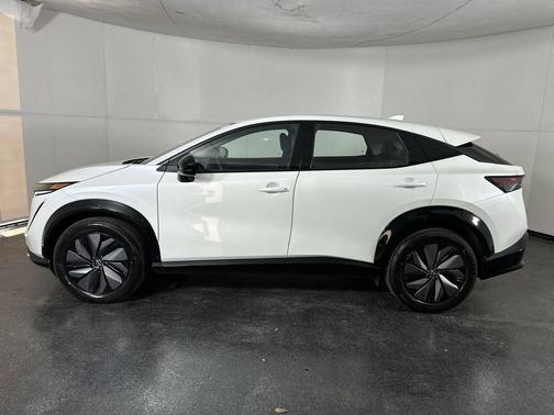 Everest White Pearl Tricoat 2024 Nissan ARIYA ENGAGE