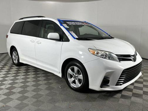 2018 Toyota Sienna LE