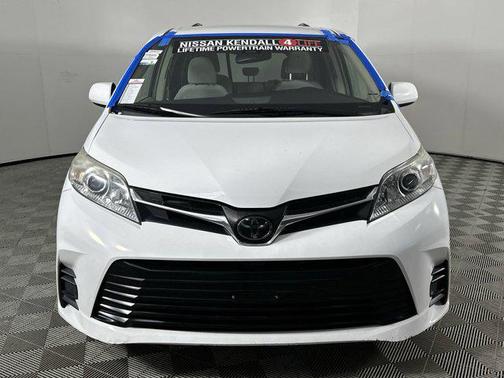 2018 Toyota Sienna LE