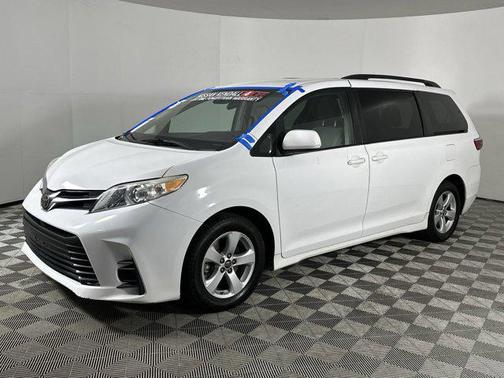 2018 Toyota Sienna LE