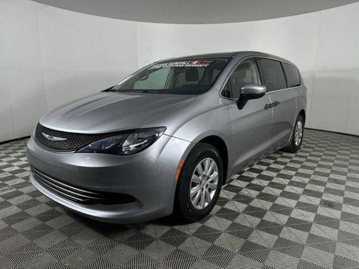 2020 Chrysler Voyager L
