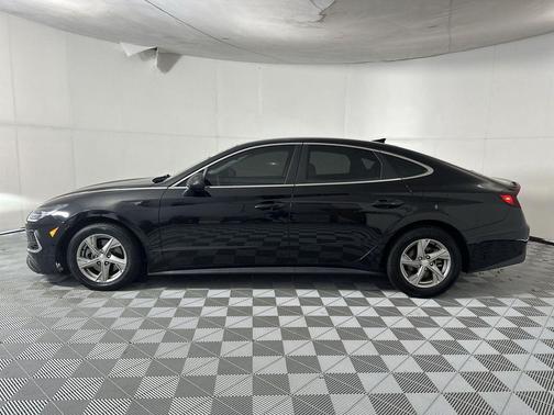 Phantom Black 2020 Hyundai SONATA SE