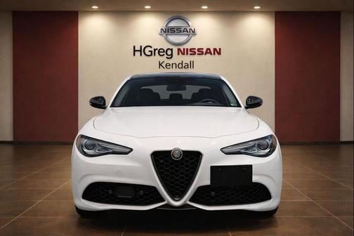 Alfa White 2022 Alfa Romeo Giulia Veloce