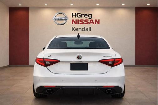 Alfa White 2022 Alfa Romeo Giulia Veloce