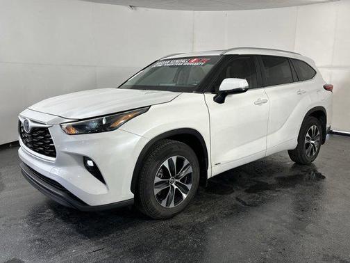 2023 Toyota Highlander Hybrid XLE