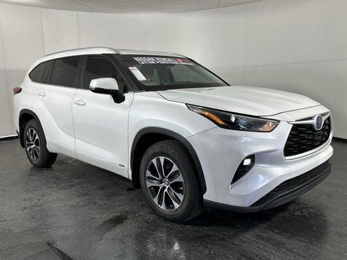 2023 Toyota Highlander Hybrid XLE