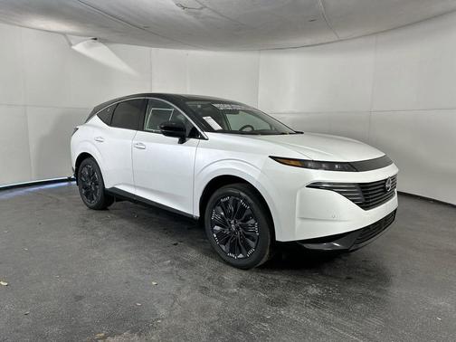 Everest White Pearl Tricoat/Super Black 2026 Nissan Murano Platinum