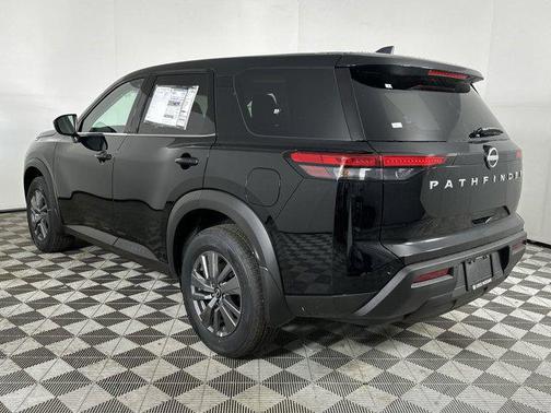 2025 Nissan Pathfinder S FWD