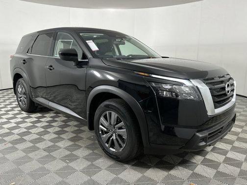 2025 Nissan Pathfinder S FWD