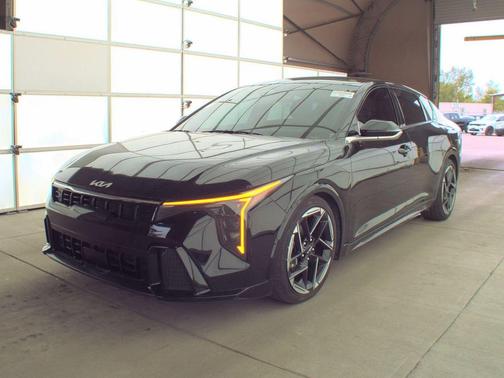 Aurora Black Pearl 2025 Kia K4 GT-Line