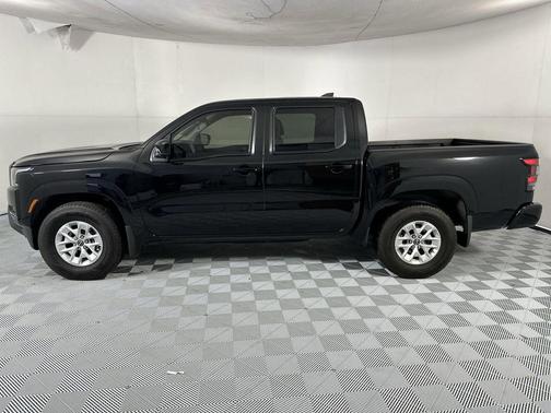 Super Black 2024 Nissan Frontier SV