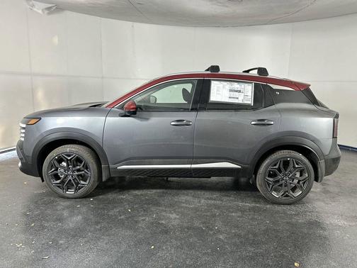 Gun Metallic/Scarlet Ember Tintcoat 2026 Nissan Kicks SR