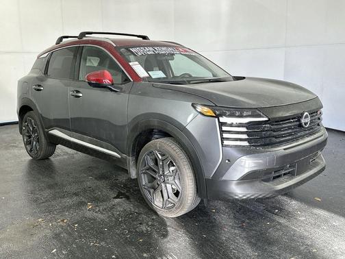 Gun Metallic/Scarlet Ember Tintcoat 2026 Nissan Kicks SR