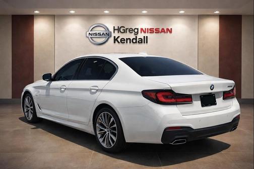 Alpine White 2022 BMW 530e iPerformance