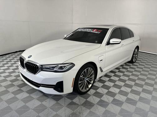 Alpine White 2022 BMW 530e Base