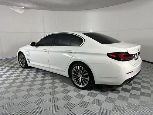 Alpine White 2022 BMW 530e Base