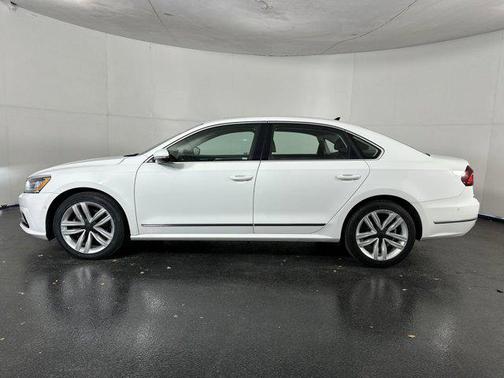 2017 Volkswagen Passat 1.8T SEL Premium