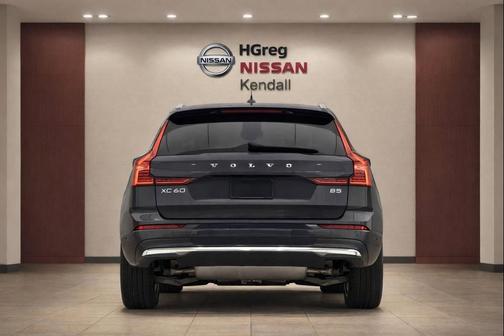 Platinum Grey Metallic 2023 Volvo XC60 B5 Ultimate Bright Theme