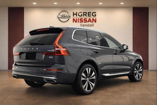 Platinum Grey Metallic 2023 Volvo XC60 B5 Ultimate Bright Theme