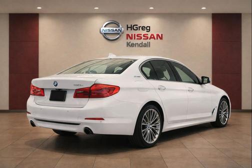 Alpine White 2018 BMW 530e iPerformance