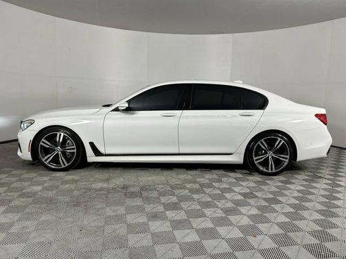 2019 BMW 740 740i