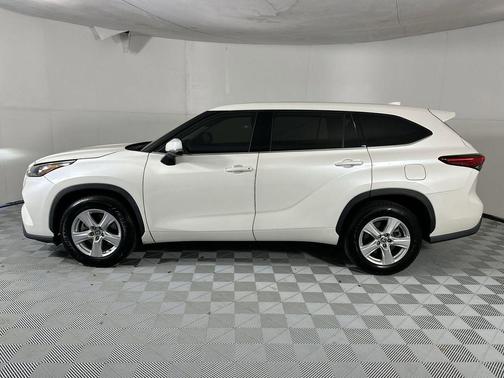 Blizzard Pearl 2020 Toyota Highlander LE