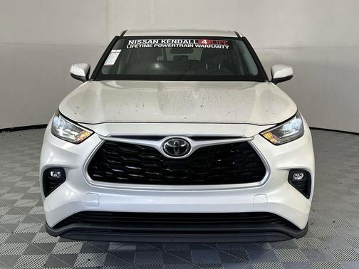 Blizzard Pearl 2020 Toyota Highlander LE