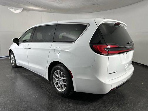 2023 Chrysler Pacifica Touring