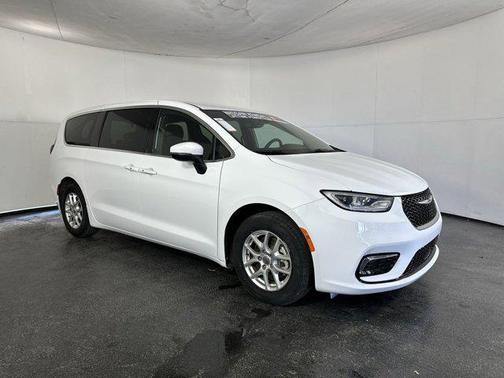 2023 Chrysler Pacifica Touring