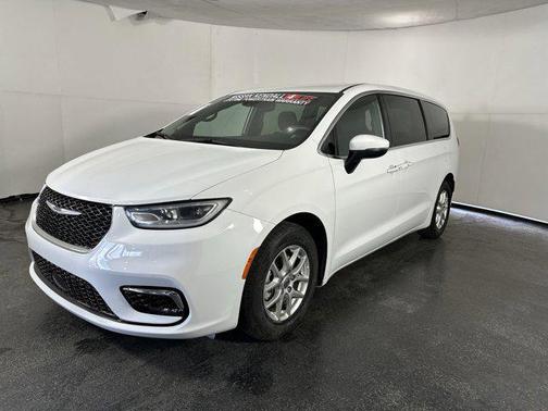 2023 Chrysler Pacifica Touring