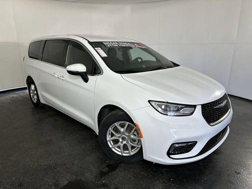 2023 Chrysler Pacifica Touring