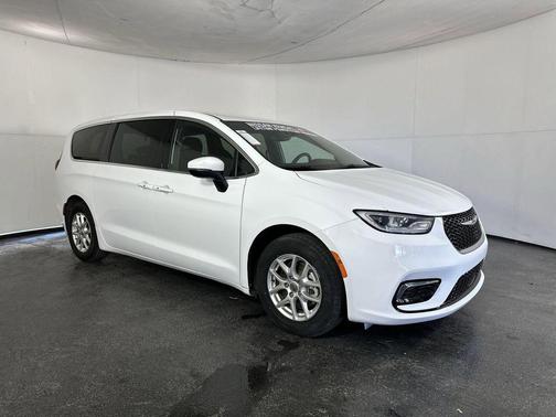 2023 Chrysler Pacifica Touring