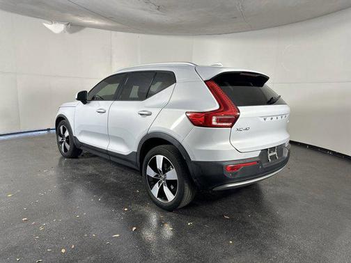 2021 Volvo XC40 T4 Momentum